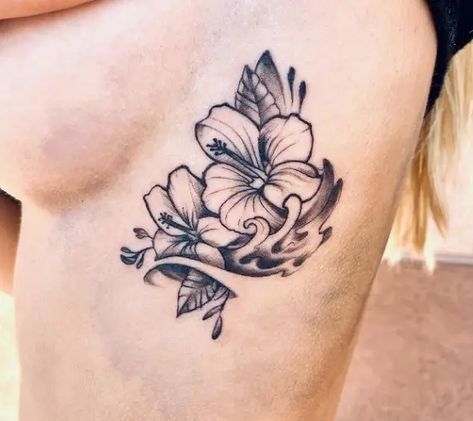 31 Hibiscus Tattoo Design Ideas with Meaning - Tattoo Twist Hibiscus And Palm Tree Tattoo, Hibiscus Tattoo Design, Small Palm Trees, Hibiscus Tattoo, Anklet Tattoos, Beautiful Meaning, Palm Tree Tattoo, Infinity Tattoos, Tattoo Design Ideas