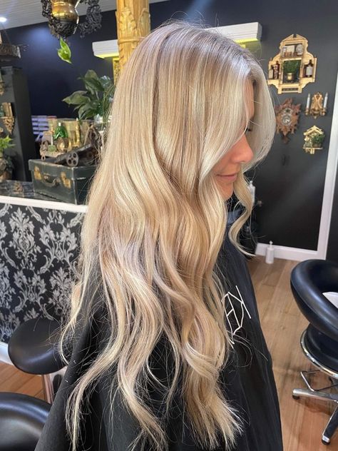 Natural Blonde Inspo Hair, Island Blonde Hair, Bright Blonde Beach Hair, Realistic Blonde Hair, Beach Blonde With Lowlights, Beautiful Blonde Hairstyles, Fresh Blonde Highlights, Beach Blonde Hair Highlights, Blonde Textured Hair