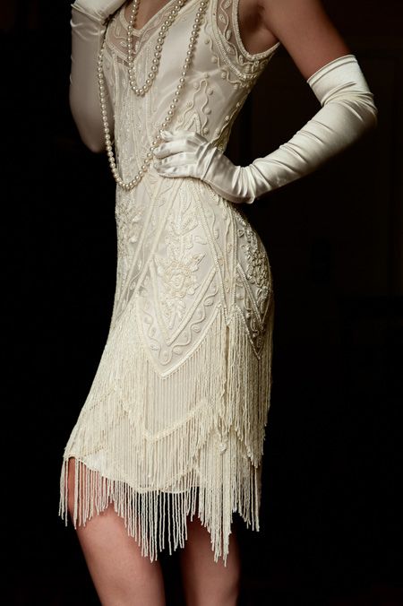 Welcome To The 60s | amo.says Flapper Wedding Dresses, Flapper Wedding, 1920s Wedding Dress, Style Année 20, Charleston Dress, Kristina Webb, Detail Couture, 1920s Flapper Dress, Gatsby Style