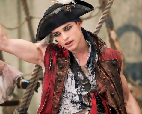 Pirate From Descendants, Harry Decendents Icon, Captain Hook Descendants, Harry From Descendants, Descendants Pirate, Hear Me Out Men, Descendants Harry Hook, Hear Me Out Characters Male Cartoon, Male Fictional Characters