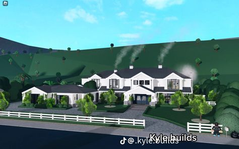 Bloxburg Backyard, Hidden Hills Home, Kardashians House, Gaming House, Modern Suburban House, Bloxburg City, New Orleans Architecture, Jenner House, Hampton Home