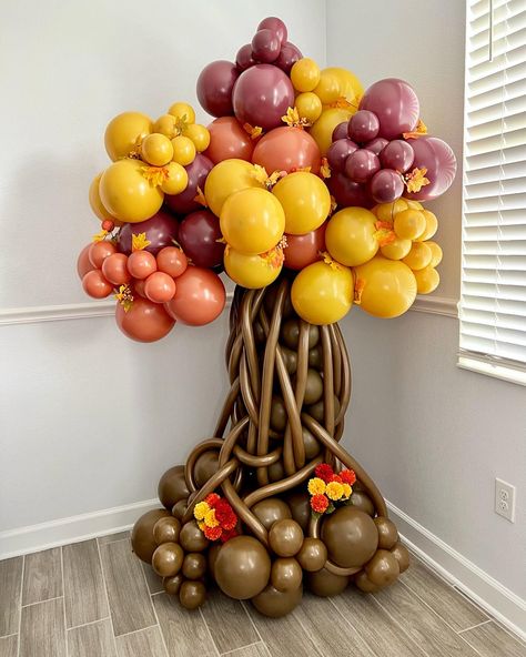 Autumn Balloons, 1sr Birthday, Thanksgiving Balloons, Ballon Ideas, Balloons Ideas, Balloon Tree, Balloon Display, Fall Tree, Diy Balloon Decorations