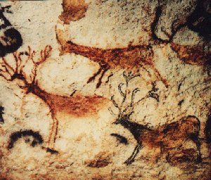 Cave painting of deer at Lascaux, France Prehistoric Cave Paintings, Paleolithic Art, Cave Drawings, Primitive Painting, Prehistoric Art, Art Premier, Art Ancien, Cave Paintings, Ancient Mysteries