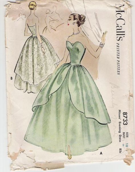 Vintage Dress Sketch, Aesthetic Sewing Patterns, Dress Poster, Dress Pattern Vintage, Sweetheart Strapless Dress, Vintage Fashion Sketches, Strapless Ball Gown, Vogue Dress Patterns, Strapless Evening Dress