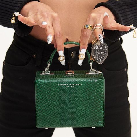 ᴊдміе к ц еі on Instagram: “Ma I handmodel now! Ima go get myself an agent 😭🥰 🪐 @BrandonBlackwoodNYC BIRTHDAY COLLECTION is out now!!! 🥳🎂🎉🎊💞🦋. Slide 3-4 features…” Most Expensive Handbags, Green Python, Brandon Blackwood, Colorful Handbags, Expensive Handbags, Heart Fashion, Mini Shoulder Bag, Arm Candy, Green Bag