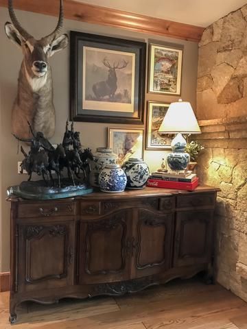 Deer Mounts In Living Room, Deer Heads Living Room, Decorating With Deer Mounts, Hunting Decorations, Hunting Decor Living Room, Deer Mount Decor, Deer Head Decor, Chinoiserie Lamp, Hunting Lodge Decor