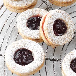 Cardamom-Blackberry Linzer Cookies Best Christmas Cookie Recipes, Linzer Cookies Recipe, Blackberry Recipes, Best Christmas Cookie Recipe, Linzer Cookies, Christmas Cookie Recipes, Best Christmas Cookies, Hungarian Recipes, Swedish Recipes