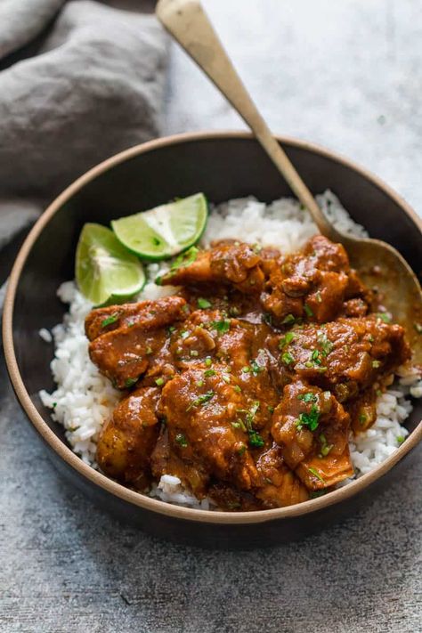 Slow Cooker Curry, Slow Cooker Chicken Curry, Slow Cooked Chicken, Curry Dishes, Chicken Slow Cooker Recipes, Curry Chicken Recipes, Monkey Business, Chicken Curry, Chicken Crockpot Recipes