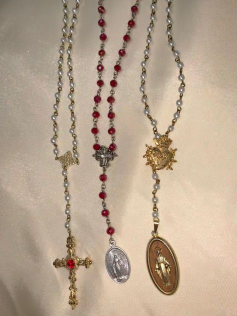 Mexican Rosary, Rosary Aesthetic, Catholic Guilt, Red Rosary, Colorful Bead Bracelets, Holy Rosary, Rosary Necklace, Jewelry Accessories Ideas, Rosary Beads