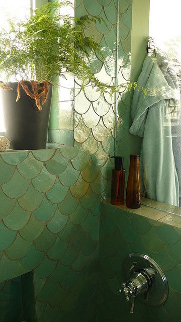 Mermaid Interior Design, Mermaid Bathroom Ideas, Mermaid Tile, Green Tiles, Mermaid Bathroom, Bad Inspiration, Mermaid Inspired, Dream Bathroom, Beautiful Bathrooms