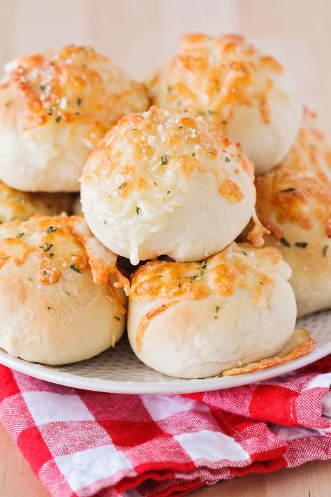 The Baker Upstairs: Stuffed Cheese Buns + 21 Mouthwatering Cheese Recipes Cheesy Pesto Bread, Stuffed Buns, National Cheese Day, Pesto Bread, Sausage Lasagna, Cheese Buns, Cheese Day, Cheese Stuffed Shells, Pasta Side Dishes