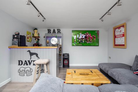 4.5m x 3m Ultimate Man Cave | Green Retreats Summerhouse Bar Ideas, Summer House Bar Ideas, Garden Room Bar, Summerhouse Ideas, Garden Bar Shed, Garden Pub, Outdoor Garden Bar, Building A Home Bar, Chill Out Room