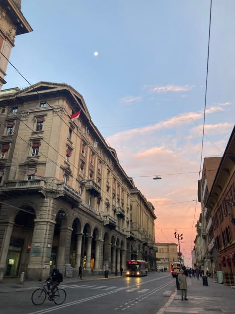 European Street Aesthetic, Bologna Italy Aesthetic, Sweden Life, Italy Bologna, Street Building, Pink Street, Moving To Italy, Vision Board Photos, Photography Sky