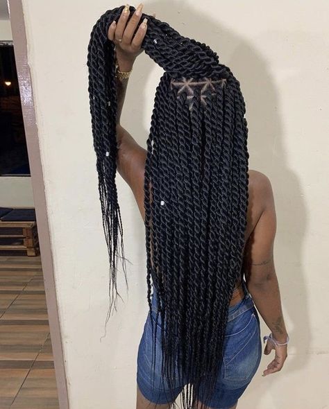 Knotless Senegalese Twist Braids Medium, Long Twist Braids For Black Women, Twist Braids Hairstyles Senegalese, Senegalese Twist Braids Medium, Large Senegalese Twists, Box Braids Twist, Long Twist Braids, Senegalese Braids, Senegalese Twist Braids