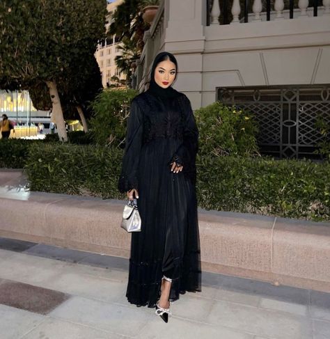 Hijabi Black Outfit, Black Outfits Casual, Aesthetic Hijabi Outfits, All Black Outfit Ideas, Aesthetic Hijabi, Black Outfit Ideas, Eid Looks, Outfit Modest, Hijabi Outfit