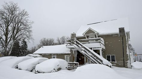 11 everyday household items you can use to heat your house Bubble Wrap Insulation, Diy Gutters, Heavy Snowfall, Arctic Blast, Ice Dams, Door Draft, Snow Melting, Low Water Pressure, Insulated Curtains