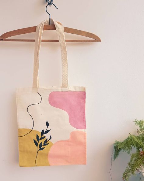 Tote Bag Design Ideas Paint Easy, Diy Bag Design Ideas, Cute Diy Tote Bag Designs, Canvas Bag Painting Ideas Diy, Canvas Tote Bag Painting Ideas Easy, Tote Bag Inspo Painting, Cute Tote Bag Painting Ideas, Tote Bag Painting Ideas Flowers, Easy Tote Bag Painting Ideas