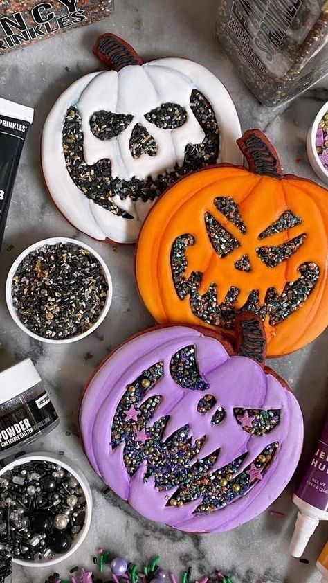 Bake Decorating, Halloween Cookie Designs, Halloween Sugar Cookies Decorated, Cookies Fall, Cookies Pumpkin, Cookies Halloween, Halloween Cookies Decorated, Royal Iced Cookies, Pumpkin Cookie