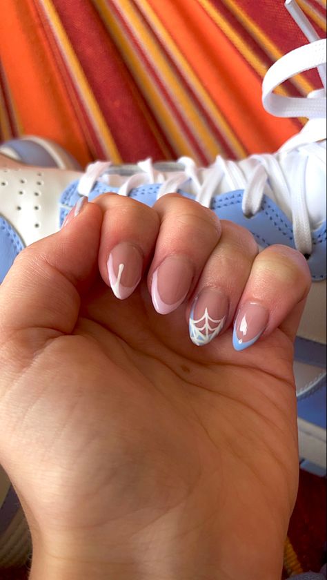 Spidergwen Nail Art, Gwen Stacy Inspired Nails, Gwen Stacy Nails Designs, Ghost Spider Nails, Gwen Stacy Nails, Simple Spiderman Nails, Spider Gwen Nails, Spidey Nails, Spider Man Nails