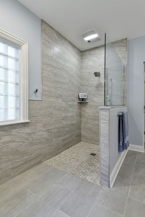 Refreshing Curbless Showers and Their Benefits - Sebring Design Build Doorless Shower Design, Makeover Kamar Mandi, Accessible Bathroom Design, Doorless Shower, Bathroom Shower Design, Shower Toilet, Accessible Bathroom, Bathroom Redesign, Vacation House