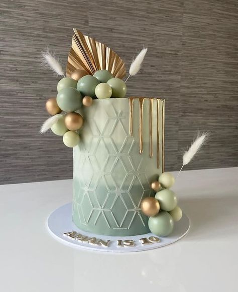 Green Birthday Cakes, Gold Birthday Cake, Gold Drip, 60th Birthday Cakes, 30 Birthday Cake, Elegant Birthday Cakes, Green Cake, 40th Birthday Cakes, Birthday Cakes For Women