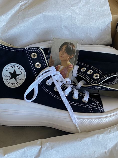 these are the chuck taylor all star move !! Enhypen Converse Shoes, Enhypen Converse, Enhypen Shoes, Converse All Star Move, Enhypen Concert, Chuck Taylor All Star Move, Converse Aesthetic, Fresh Shoes, Outfits With Converse