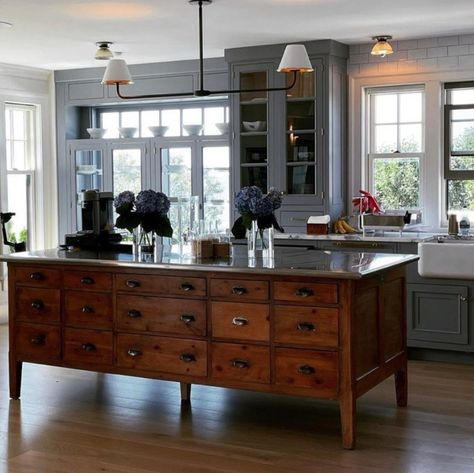 Liz Caan, Antique Kitchen Island, Victorian Kitchen, Wood Kitchen Island, Freestanding Kitchen, Antique Kitchen, Kitchen Dinning, Antique Table, Traditional Kitchen