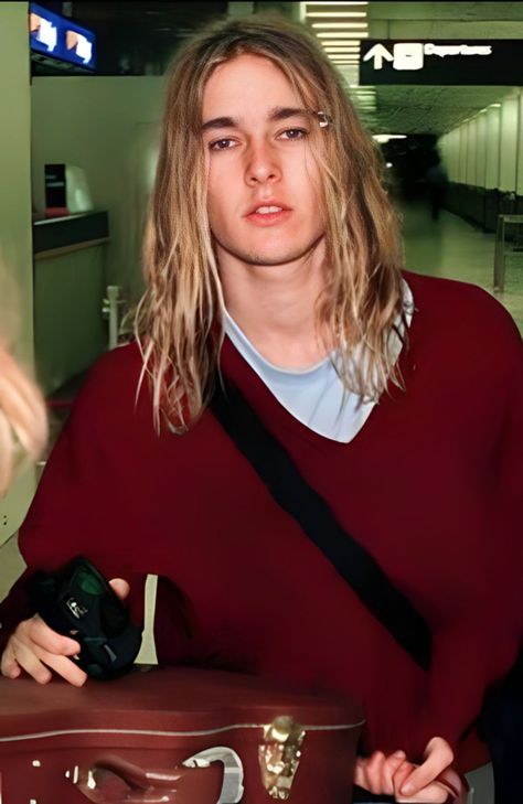 Kurt Cobain Long Hair, Kurt Cobain Hair, Daniel Johns 90s, Matt Core, Boy With Dreads, 90's Aesthetic, Daniel Johns, New Crush, Long Hair Guys