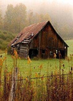 Old Barns Barn Pictures, Country Barns, Barn Painting, Barn Art, Old Farm Houses, Farm Barn, Country Scenes, 수채화 그림, Cabin In The Woods