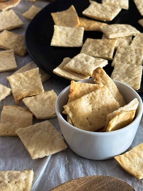 Easy Sourdough Discard Crackers - Foragers of Happiness Sourdough Shortbread, Sourdough Strawberry, Sourdough Scones, Discard Crackers, Mama Jewelry, Sourdough Banana, Strawberry Cinnamon Rolls, Simple Sourdough, Cracker Recipe