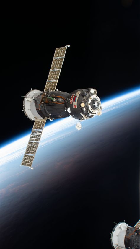 The Soyuz MS-19 crew ship departs the International Space Station carrying three Expedition 66 crew members. Satellite Wallpaper, Space Station Mir, Moon Colony, Space Stations Sci Fi, International Space Station Interior, Space Exploration Technologies, Indian Space Research Organisation, Space Research, International Space Station Photographs