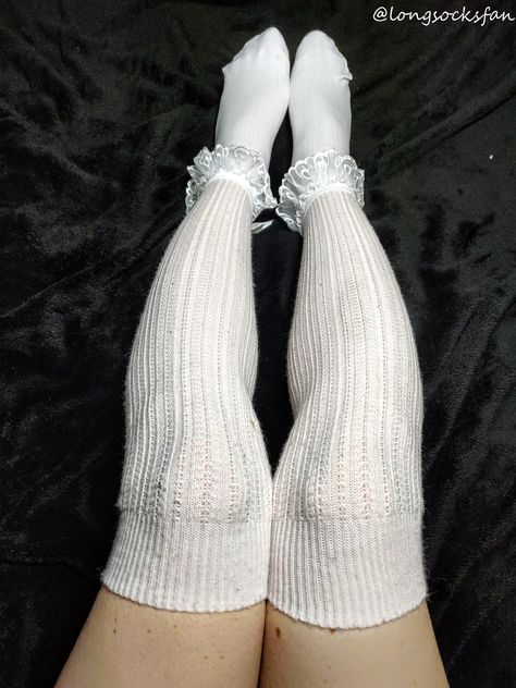 Cute pink over the knee socks with frilly white socks White Slouch Socks, High White Socks, Girls Long Socks, Frill Socks, Loose Socks, Hat Aesthetic, Slouch Socks, Lace Socks, Over The Knee Socks