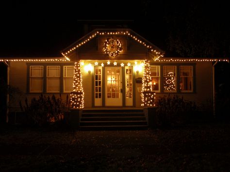 Image result for craftsman-christmas Craftsman House Christmas Lights, Bungalow Christmas Lights, Craftsman Porch Christmas Lights, Christmas Firefly Lights, Yellow Christmas Lights, Savannah Houses, Arts And Crafts Bungalow, Outside Christmas Decorations, Xmas Lights