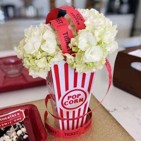 Movie Theme Centerpieces Diy, Movie Reel Centerpiece, Movie Theater Centerpieces, Movie Party Centerpieces, Movie Night Centerpieces, Movie Theme Centerpiece Ideas, Movie Premiere Wedding Theme, Hollywood Theme Table Decorations, Hollywood Movie Premiere Party