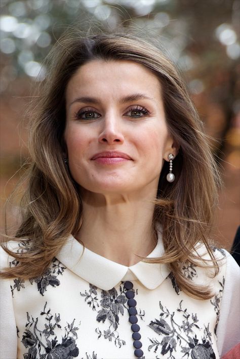 National Day Diamonds and Pearls for Queen Letizia of Spain Te Extrano, Sheikha Mozah, Kate Winslate, Royal Marriage, Spanish Royalty, Princess Letizia, Queen Margrethe Ii, Estilo Real, Spanish Royal Family