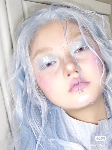 Snow Fairy Makeup, Snow Princess Makeup, Frosted Makeup Look, Frosted Makeup, Ice Princess Makeup, Frosty Makeup, Icy Makeup, Snow Makeup, Ice Fashion