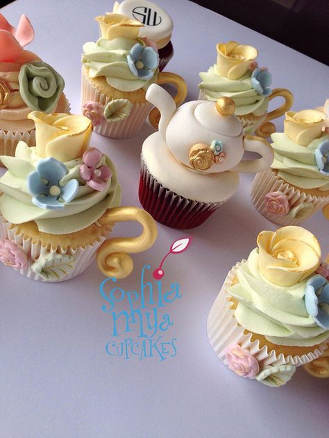 High Tea Cupcakes, deze zijn echt mooi gemaakt. Crazy Cupcakes, Tea Cup Cupcakes, Tea Party Cupcakes, Tea Cup Cake, Party Cupcakes, Cupcakes Decorados, High Tea Party, Beautiful Cupcakes, Cupcake Designs