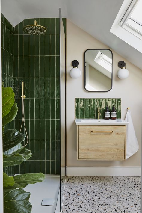 Big Bathroom Design, Terrazzo Bathroom, Green Tile Bathroom, Black Bathroom Furniture, Space Saving Bathroom, Sophisticated Bathroom, Bathroom Design Trends, Bathroom Color, Big Bathrooms