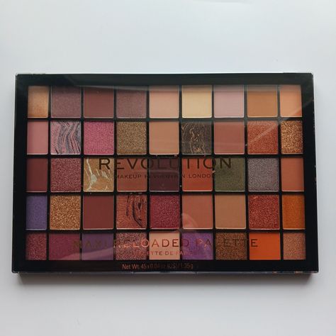 Revolution Makeup, Makeup Pallets, Palette Makeup, Xmas List, Shadow Pictures, New Sign, Color Shades, Eye Makeup, Original Box