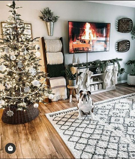 Tv Stand Christmas Decor, Townhome Ideas, White Christmas Stockings, Christmas Apartment, Farmhouse Inspiration, Christmas Decor Inspiration, Cosy Living Room, Christmas Decorations Living Room, Small Living Room Decor