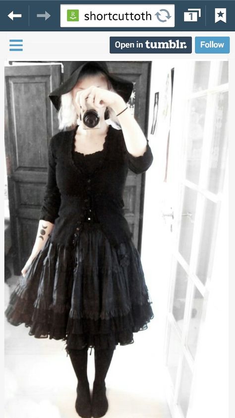 Elder Goth, Strega Fashion, Mode Steampunk, Gothic Skirt, Fashion Tumblr, Mori Girl Fashion, Look Rock, Witch Fashion, Witchy Fashion