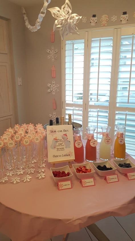 Baby Shower Decorations Ideas, Girl Shower Decorations, Bebe Shower, Mom-osa Bar, Baby Shower Drinks, Outside Baby Showers, Winter Wonderland Baby Shower, Baby Shower Brunch, Girl Baby Shower Decorations