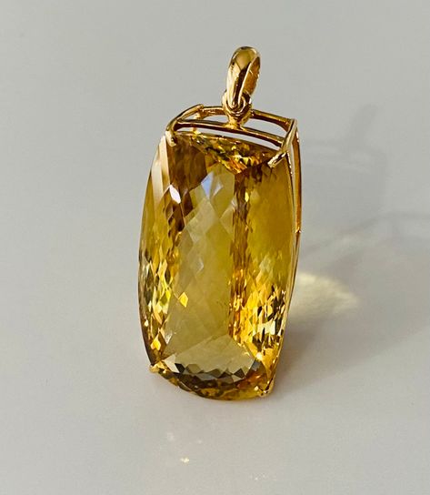 Yellow Sapphire Pendant, Honey Jewelry, Blue Sapphire Pendant, Pearl Necklace Designs, Basket Setting, Citrine Jewelry, Citrine Pendant, Gold Cocktail, Yellow Citrine