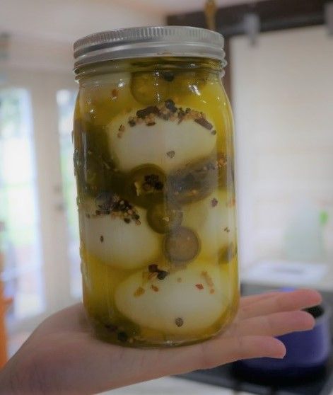 Jalapeno Pickled, Best Pickled Eggs, Spicy Pickled Eggs, Picked Eggs, Pickled Quail Eggs, Pickled Eggs Recipe, Pickled Vegetables Recipe, Home Canning Recipes, Canning Food Preservation