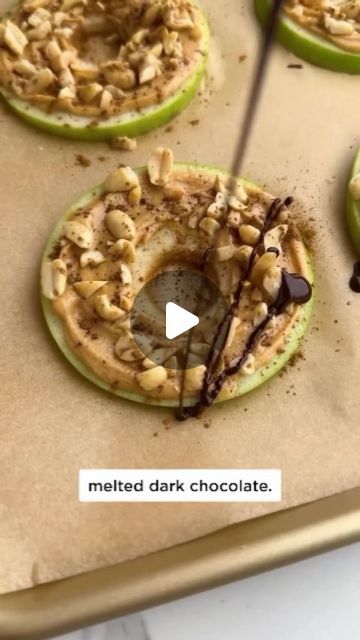 Apple And Peanut Butter, Ww Desserts, Melted Chocolate, Baking Tray, Healthy Foodie, Snacks Recipes, Food Healthy, Healthy Snacks Recipes, Yummy Snacks