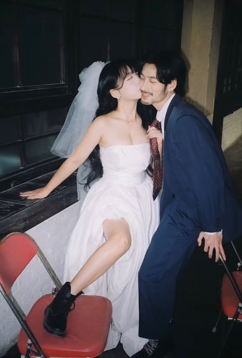 Hong Kong Pre Wedding Photoshoot, Hong Kong Wedding Photoshoot, 1980s Hong Kong Wedding, 80s Hong Kong Pre Wedding, 80s Hong Kong Wedding, 1980s Hong Kong Wedding Photography, Hong Kong Wedding Photography, Wedding Photoshoot Aesthetic, 90s Hong Kong Aesthetic