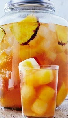 Pineapple Iced Tea Recipe, Trisha Yearwood Recipes, Tea Spa, Sweet Tea Recipes, Tea Drink Recipes, Punch Drinks, Trisha Yearwood, Iced Tea Recipes, Spa Water