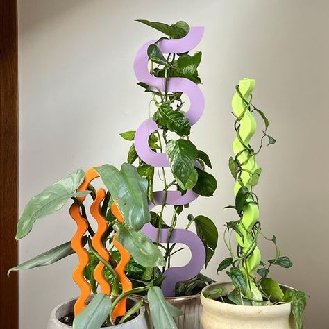 Secateur me baby on Instagram: "Sculptural plant stakes in recycled plastic, powder coated steel, & twice recycled plastic. What’s your favourite colour? #secateurmebaby #pistachio #recycled #plasticextrusion #recycledesign #ombré #upcycling #plantstand #houseplantsofinstagram #houseplantaddict" Diy Plant Stakes, Cool Pottery Ideas, Plant Pot Ideas, Recycle Product, Recycle Design, Plant Accessories, Flower Sculpture, Plastic Recycling, Plant Stakes