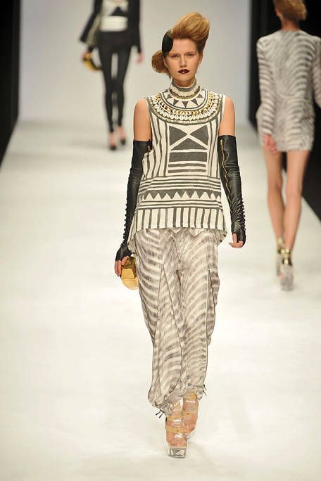 Sass & Bide Fall 2010 Runway - Sass & Bide Ready-To-Wear Collection 2010 Runway, Sass Bide, Runway Show, Peplum Dress, Ready To Wear, How To Wear