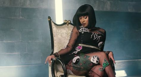 Cardi B stars in a music video for “Bodak Yellow” single Cardi B Music, Cardi B Video, Bodak Yellow, Dj Snake, Women In Music, Female Rappers, Glitz And Glam, Music Star, Yellow Fashion